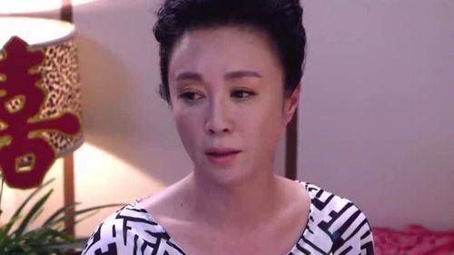 儿媳的银幕魅力：B级片中的女性角色解析
