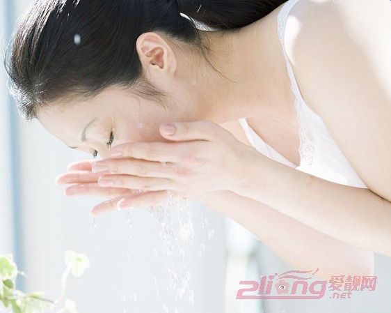 毛细血管扩张：解析蜘蛛网状红血丝的成因与应对